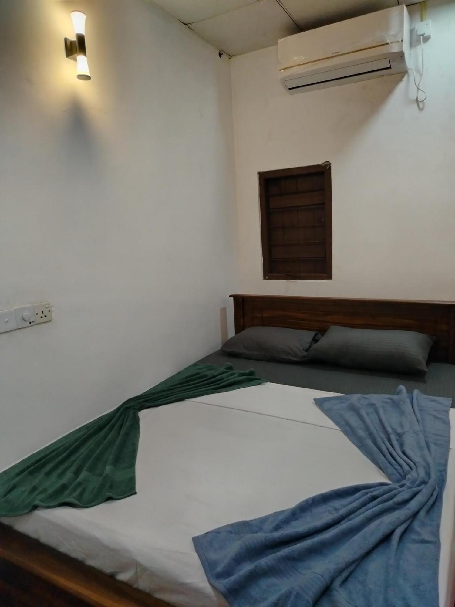 Ocean Oasis Restaurant And Rooms Trincomalee Exterior photo